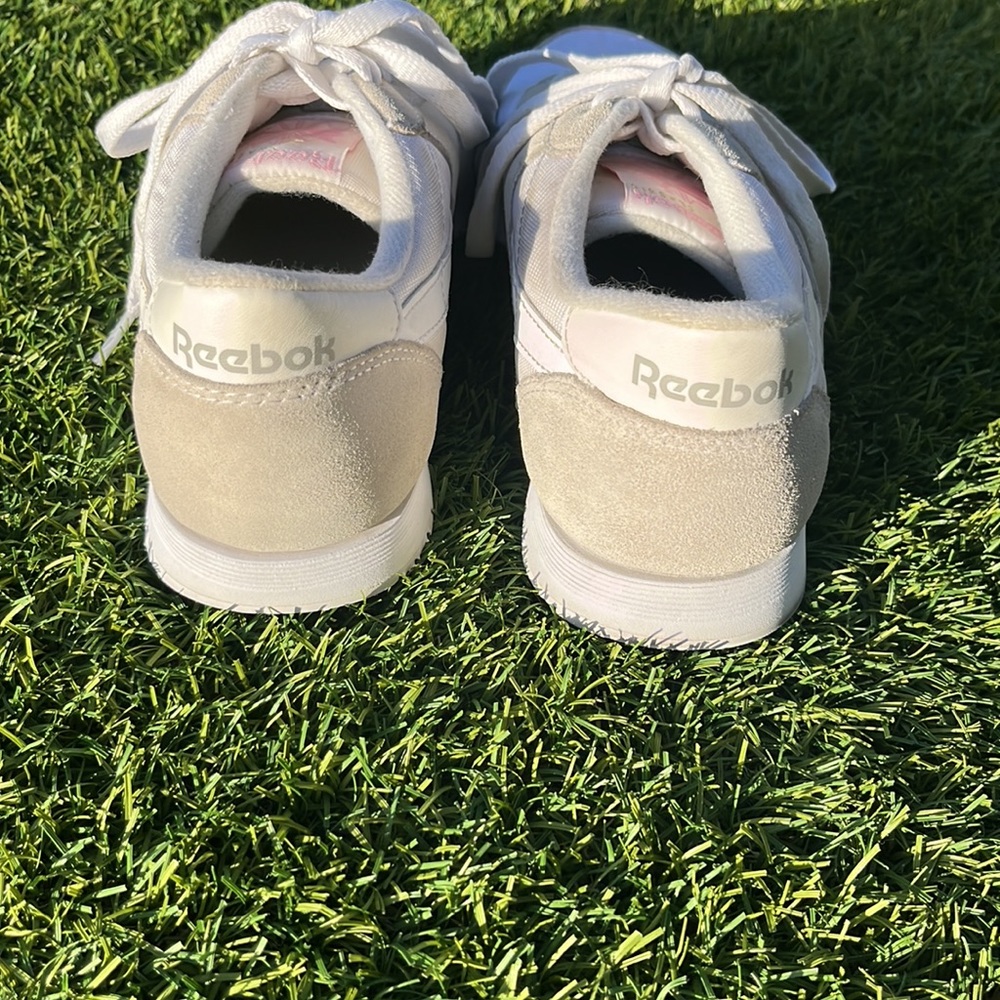 Classic Nylon Reeboks - Picture 4 of 9